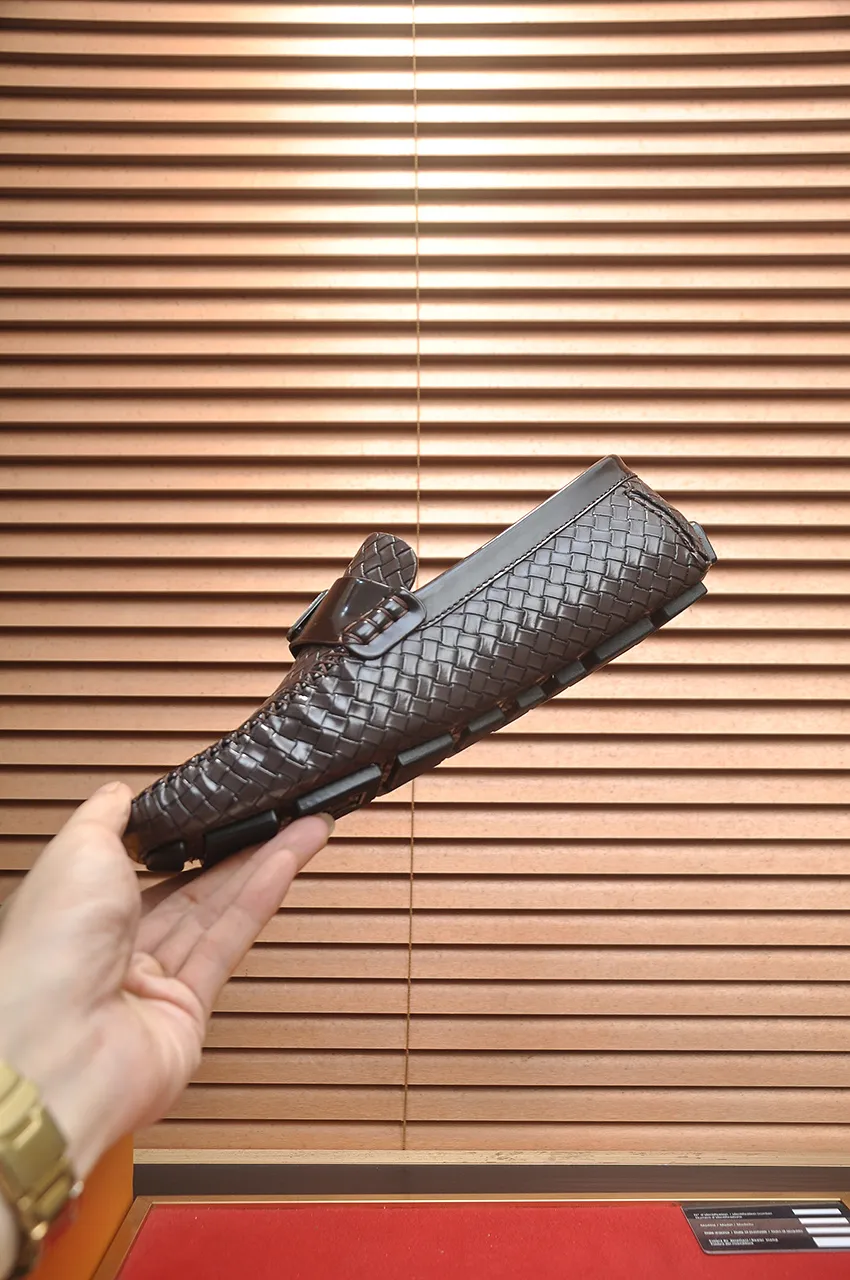 Men's men's shoes💰460💶 [LV Doudou shoes] (water-dyed cowhide lining) new model is on the market, available on the official website. The new Doudou shoes are processed into single-color materials, and the uppers are made of imported woven cowhide material. The body of the shoe is fully hemmed with mark thread, and is lined with imported original cowhide leather. The elegant shoe shape is super suitable for all-matching, and the size is 38-44.